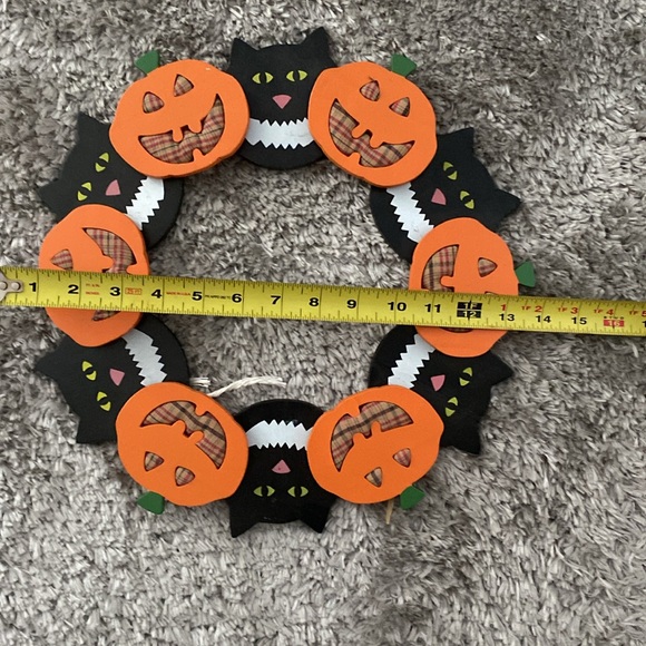 Cat wood homemade wreath. - Picture 3 of 3